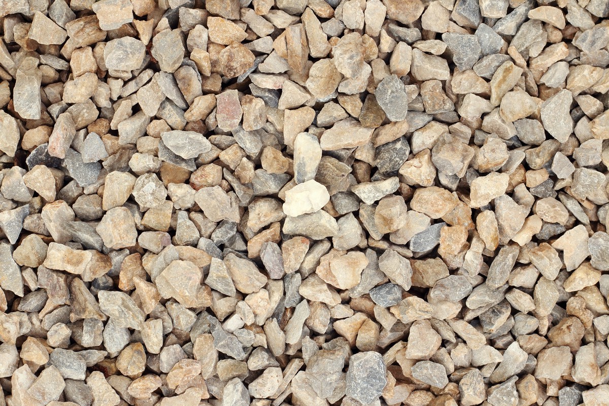 W jaki sposób zabezpiecza się żwir przed rozsypywaniem podczas transportu?